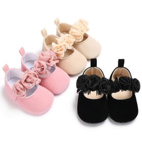 2020 Nouveau bébé mignon chaussures pour enfants nouveau-nés Baby Baby Baby Soft Soches Chaussures Enfants039s Portez des chaussures de fleurs non glissantes 0 LJ2017390781