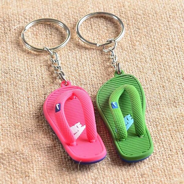 2020 nuevo diseño Pvc hombre zapatilla llavero colgante marca Flip Flop llavero Chaveiro Diy accesorios de joyería regalos publicitarios