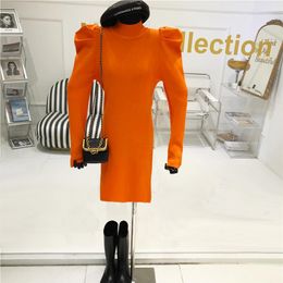 2020 nouveau design femmes col montant bouffée à manches longues tricoté couleur orange tunique moulante robe courte 237e