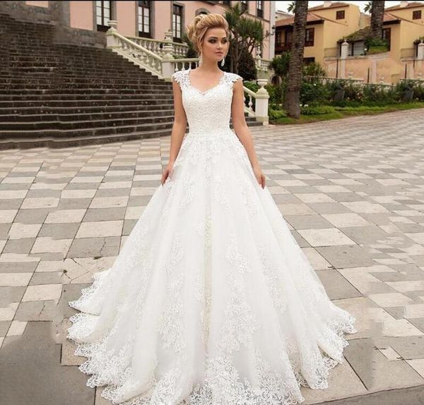 2020 nouveau concepteur une ligne robes de mariée col en V Corset dos jardin robes de mariée dentelle Appliques balayage Train vestidos de novia