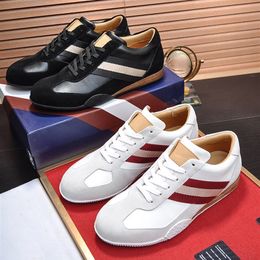 2022 Nouvelle marque de mode pour hommes Chaussures de sport manuel avancé La sneaker de loisirs de designer Noir blanc