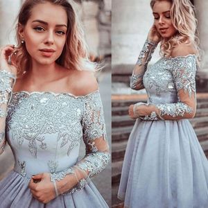 2020 New Hot Cheap Short Mini Homecoming Robes Hors Épaule Bateau NeckLace Appliques Manches Longues Plus La Taille Robe De Soirée Robes De Cocktail