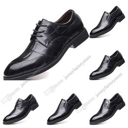 2020 nouvelle mode chaude 37-44 nouveaux hommes en cuir chaussures pour hommes couvre-chaussures chaussures décontractées britanniques livraison gratuite Espadrilles quarante et un