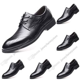 2020 New hot Fashion 37-44 nouveaux hommes en cuir chaussures pour hommes couvre-chaussures chaussures décontractées britanniques livraison gratuite Espadrilles quarante-cinq