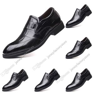 2020 New Fashion chaud 37-44 nouvelles chaussures pour hommes en cuir pour hommes surchaussures britanniques chaussures de sport gratuit Envoi Espadrilles Trente-cinq