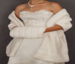 2020 nouveau en stock hiver blanc ivoire fausse fourrure veste de mariage enveloppes de mariée plus chaud femmes châle capes avec manchons accessoires Cust9343268