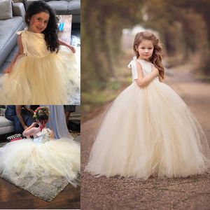 2022 Nieuwe Ivory Lace Flower Meisje Jurk met Champagne Tutu Tule Rok Lint Strap Off Shoulder Puffy Princess Girls Ball Town for Wedding