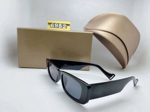 2023 NOUVEAU Luxury Top Quality Classic Square Sunglasses Designer Brand Fashion Mens Womens Rectangle Sun Glasses Lenses en verre métallique 6952