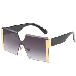 2020 nuevo diseño de gran tamaño sin montura gafas de sol de moda para mujer con lentes de colores UV400 envuelto lateral bisagra de Metal dorado especial
