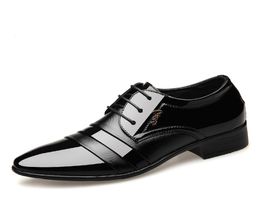 2020 Nieuwe Patent Leather Men039s Dress Shoes Men Oxfords goedkoop modekantoor flats Laceup Men Black Formele schoenen plus maat 489086483