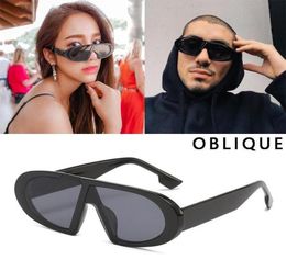 2020 Nieuwe persoonlijkheid Catwalk Fashion Trend Woman Sunglasses merkontwerp klein frame ovale heren zonnebrillen6734087