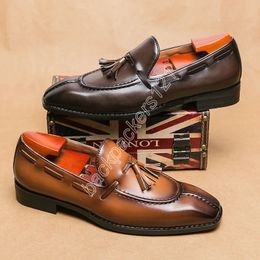 Nieuwe Men Dress Shoes Loafers Brown Square Teen Tassels Slip-on Business Wedding Mens Shoes Gratis verzending Handmade