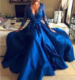 2020 Nieuwe Prachtige Royal Blue Plus Size Prom Dresses Sexy Deep V-hals Kant Lange Mouwen Voorzijde Split Formele Avondjurken Partyjurken