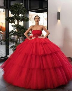 2020 Nieuwe Stijl Rode Baljurk Prom Dresss Prachtige Straplesss Kralen Taille Tiered Puffy Red Tulle Ballroom Dansjurk