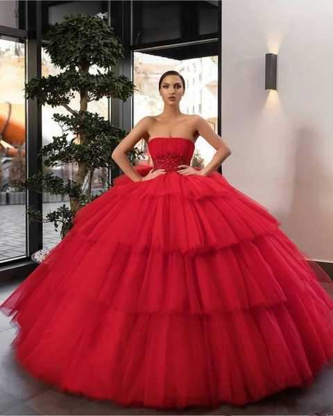 2020 nuevo estilo vestido de baile rojo vestidos de graduación impresionante sin tirantes cintura con cuentas escalonado abultado vestido de baile de salón de tul rojo
