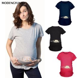 2020 Nieuwe Zomer Moederschap Zwangerschap T-shirt Dames Cartoon Tee Baby Print Staring Zwangere Kleding Grappige T-shirt Plus Size M-3XL LJ201120