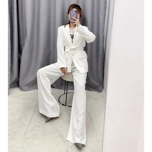 2020 nouveaux costumes d'été femmes deux pièces ensemble blazer blanc avec ceintures pantalon évasé taille haute femme femme vêtements T200702