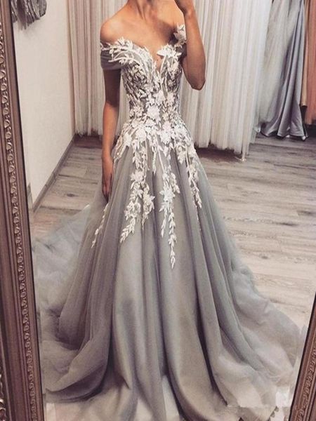 2020 Nouveau Vintage Argent Gris Robes De Mariée De L'épaule Dentelle Appliques Tulle Une Ligne Robes De Mariée Balayage Train Sur Mesure Wed2851187