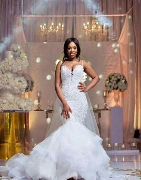 2020 Robes de mariée africaines nigérianes, plus la taille, demi-manches longues, haut en dentelle, balayage train, robes de soirée d'honneur, bon marché6598344
