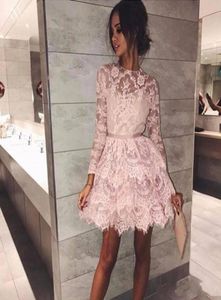 2020 dentelle rose courte une ligne robes de soirée col transparent à manches longues mini robes de soirée de cocktail robe 8e année robe de graduation3479292