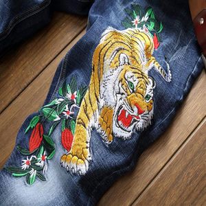 2020 populaires Nouveaux jeans de fleur de tigre brodé causal mendiant droit slim mendiant style chinois zipper flyer pattern trousers2733