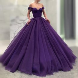 2020 Purple Fluffy Long Quinceanera -jurken Sexy Off Shoulder Sweetheart Ball Jurk Tule prom jurk Dubai Celebrity feestjurk QC1489 295U