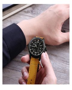 2020 Quartz Montre Bracelet Leather Smael Men Regarde des hommes numériques analogiques décontractés Watch Relogio 1315 Military Sport Watches Waterpr8024464