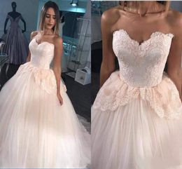 2020 Quinceanera Jurken Baljurk Sweetheart Mouwloos Kant met Applicaties Simple Tulle Custom Made Avondjurken Sweet 16 Prom Dresses