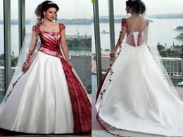 2020 rouge et blanc gothique une ligne robes de mariée, plus la taille Vintage mariée robes de bal manches courtes sexy dos nu robe de mariée 8113136