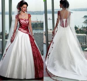 2020 rouge et blanc gothique une ligne robes de mariée, plus la taille vintage mariée robes de bal manches courtes sexy dos nu robe de mariée270f