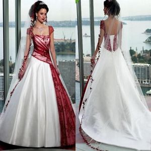 2020 Rode En Witte Gothic A-lijn Trouwjurken Plus Size Vintage Bruid Baljurken Korte Mouwen Sexy Backless Bridal dress234x
