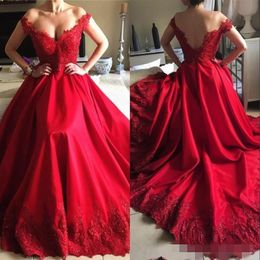 2020 Robes de bal rouge manches cape dentelle appliques perlées une ligne de l'épaule satin dos nu robe de soirée formelle ocn porter sur mesure 401 401