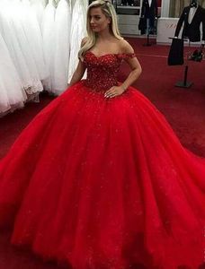 2020 Vestidos de quinceañera de novia roja con hombros descubiertos Vestido de fiesta con cordones de tul con cuentas de cristal Dulce 16 vestidos vestido 15 anos Vestido de fiesta