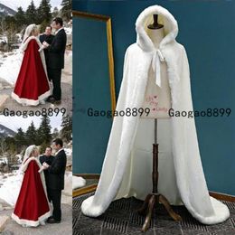 2020 Romantisch echt beeld Hooded Bruidal Cape Red Wit Lange bruiloft Cloaks Faux Fur voor Winter Wedding Bridal Wraps Bridal Cloak PL238A