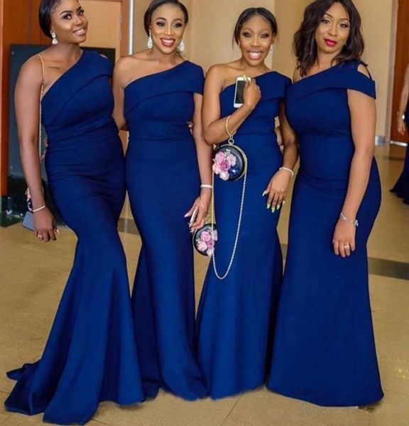 2020 Vestidos de dama de honor de sirena de un hombro azul real Tren de barrido Vestidos de invitados de boda de país africano simple Vestido de dama de honor 6192346
