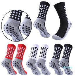 2020 chaussettes de football de vente Socks de football non glissant les chaussettes de soccer masculin de qualité Caltitines de coton avec trusox