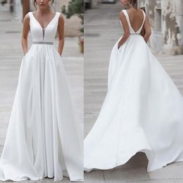 2020 Satijn Backless A Line Wedding Jurken V Neck Sweep Train Mouwloze plus size bruidsjurk met zakken