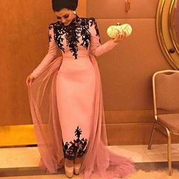 2020 Saoedi-Arabische vrouwen roze formele avondjurken lange mouw zwarte applique hoge kraag feestjurk met trein speciale gelegenheid jurken