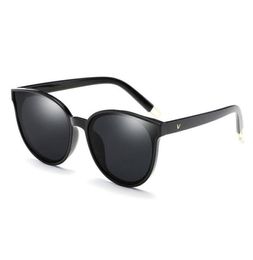 2020 vente de mode V femmes lunettes de soleil polarisées accessoire de lunettes entières marque designer style d'été femme fille Sun glas3696736
