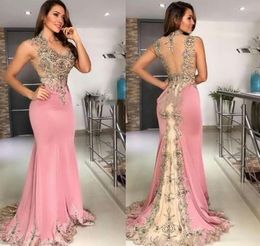 2020 Sexy pas cher rose sirène robes de soirée col en V dentelle appliques cristal perlé sans manches dos transparent robe de bal formelle fête Go2898628