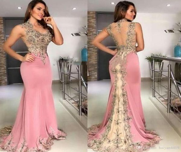 2020 Vestidos de noche de sirena rosa baratos y atractivos, apliques de encaje con cuello en V, vestido de fiesta formal con cuentas de cristal sin mangas y espalda transparente Par7184727