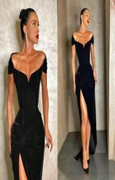 2020 Sexy jupe fendue latérale arabe robes de soirée de bal Dubaï femmes longues robes formelles velours noir élégant une épaule longue soirée D7518628