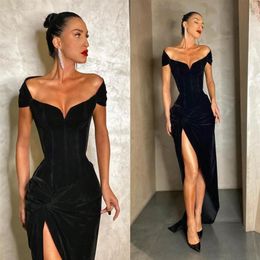 2020 Sexy falda con abertura lateral árabe vestidos de fiesta de graduación Dubai mujeres vestidos formales largos terciopelo negro elegante un hombro largo noche D329m