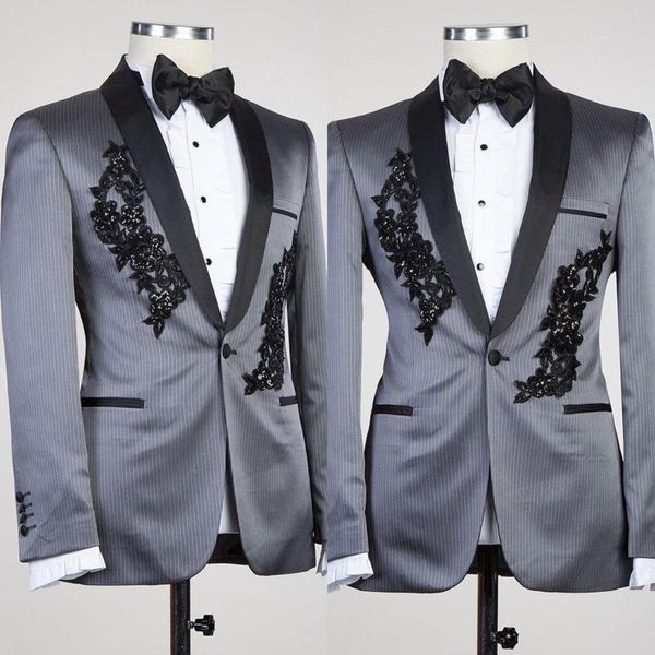 2020 argent gris hommes mariage Tuxedos dentelle appliqué à fines rayures veste unique un bouton marié garçons d'honneur costumes