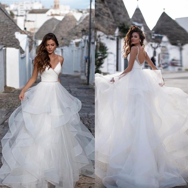 2020 Vestidos de novia boho simples Una línea de cuentas de encaje Faldas escalonadas Tren de barrido Vestidos de boda de playa sin espalda sexy Personalizar Bri256u barato