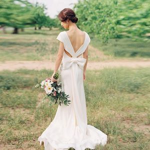 2021 longues robes de mariée Boho robes de mariée pour les femmes mariée Simple ivoire doux Satin sirène col en V dos nu arc robe de campagne