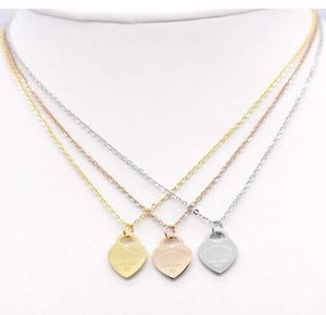 2020 roestvrijstalen hartvormige ketting korte vrouwelijke sieraden 18k goud titanium perzik hart hanger voor vrouw mode