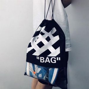 2020 Sacs de trucs Sacs à cordon Sac à dos non tissés Balck rayures extérieures paillettes de sport Sacs de sport voyage en extérieur balc2069