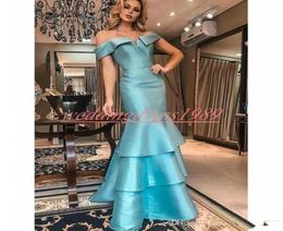 2020 Impresionantes vestidos de noche de sirena de satén azul Dubai con hombros descubiertos Ocasión con gradas Árabe Tallas grandes Fiesta de graduación Robe De Soiree Pag9819900