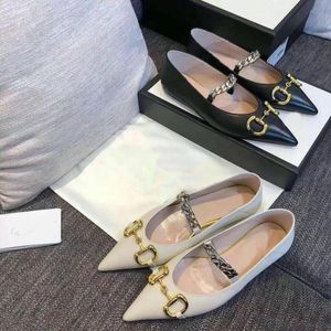 mode dames platte ontwerper puntige geklede schoenen koeienhuid metalen ketting dame leer brief casual schoen muilezels prinstown vertrappen luie loafers grote maat 34-42 met doos